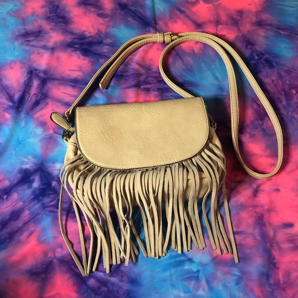 🦋tan crossbody purse w fringe